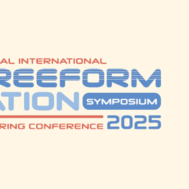 Achieving Sub-pixel Level Feature Size for Projection Stereolithography via Precise Spatial and Temporal Control of Photopolymerization